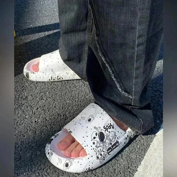 Men's Astronaut & Planet Print Slides, EVA Fashion Slides, Sandals. Size 8.5-9 - Picture 1 of 10